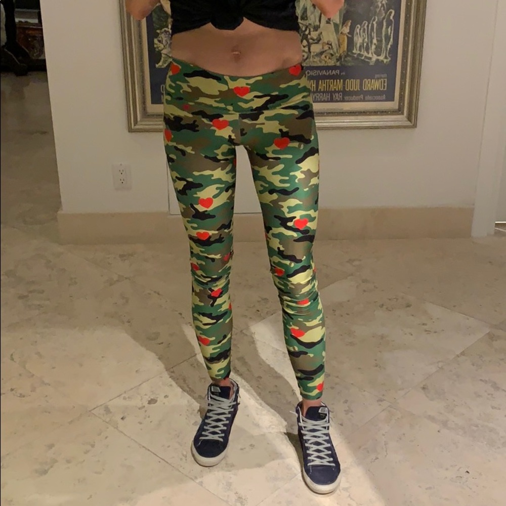 Fitmama camo leggings w hearts